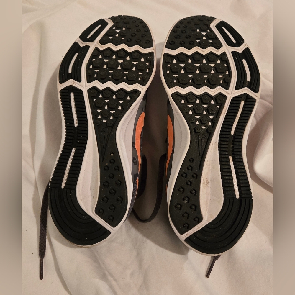 Nike Charcoal and Tangerine Running Shoes - Picture 9 of 11